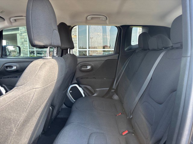 Used 2018 Jeep Renegade Latitude image 23