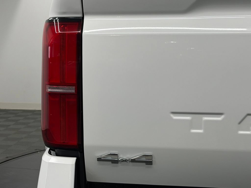 Used 2026 Toyota Tacoma SR5 AWD/4WD image 13