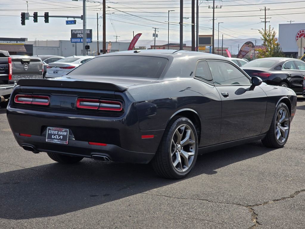 Used 2016 Dodge Challenger SXT w/ Driver Convenience Group image 5