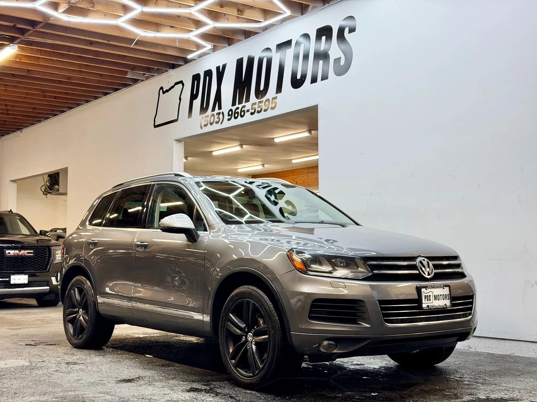 Used 2013 Volkswagen Touareg TDI image 1