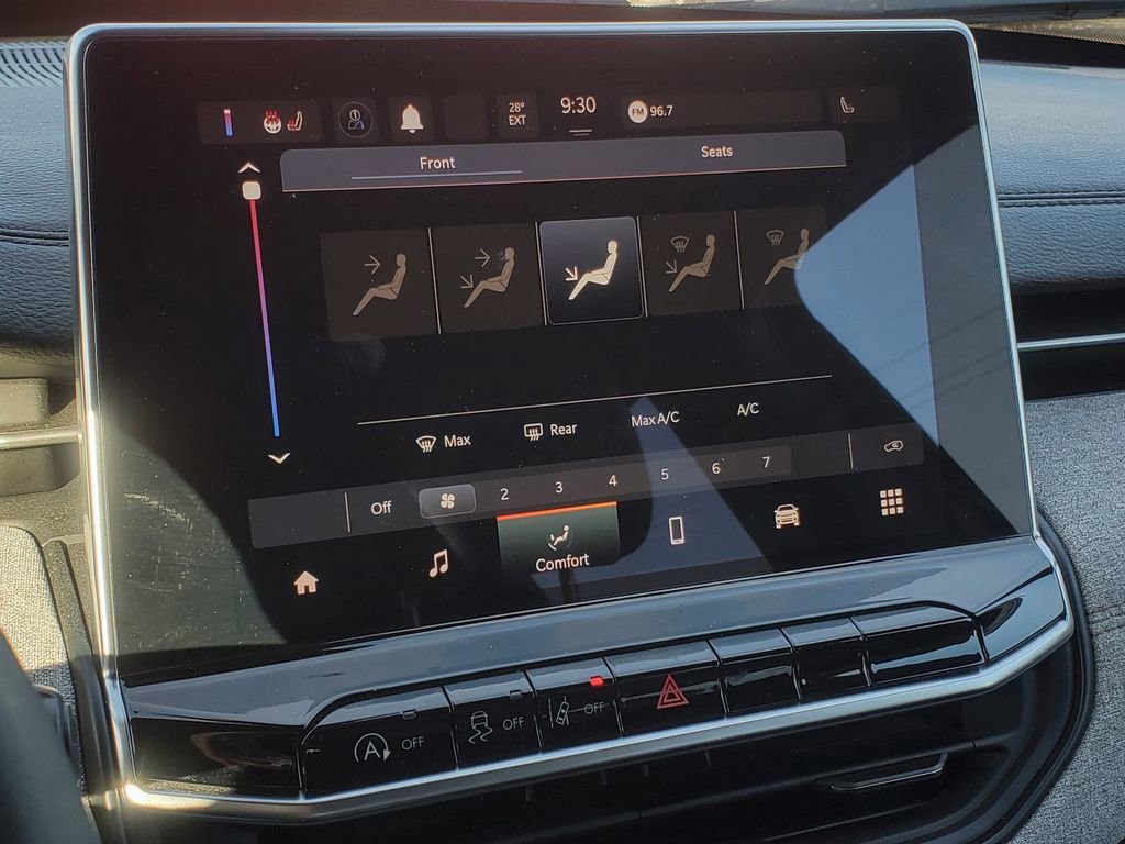 Used 2024 Jeep Compass Latitude image 23