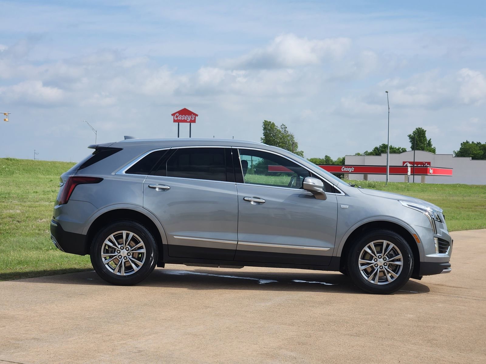 Used 2023 Cadillac XT5 Premium Luxury FWD image 7