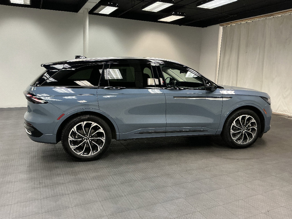 Used 2026 Lincoln Nautilus Reserve AWD/4WD image 8