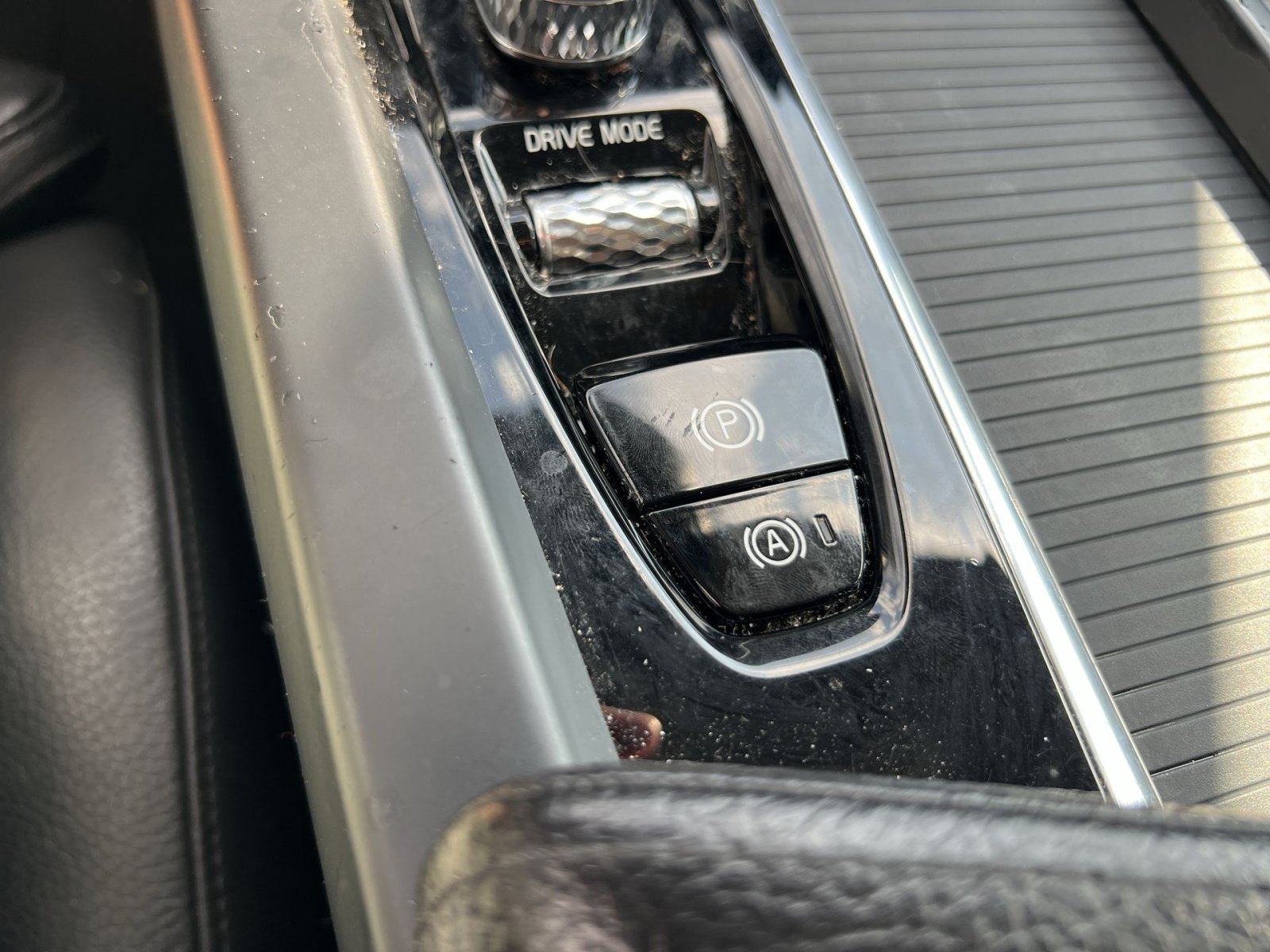 Used 2019 Volvo XC60 T5 Momentum w/ Premium Package AWD/4WD image 29