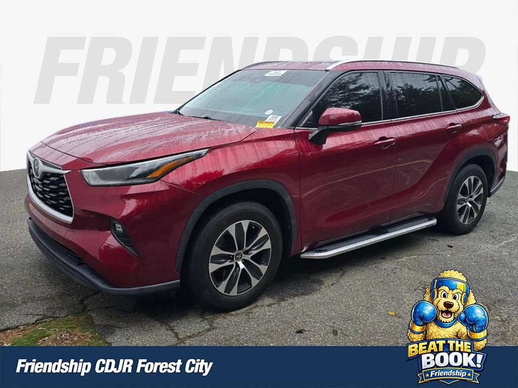 Used 2021 Toyota Highlander XLE FWD video 1