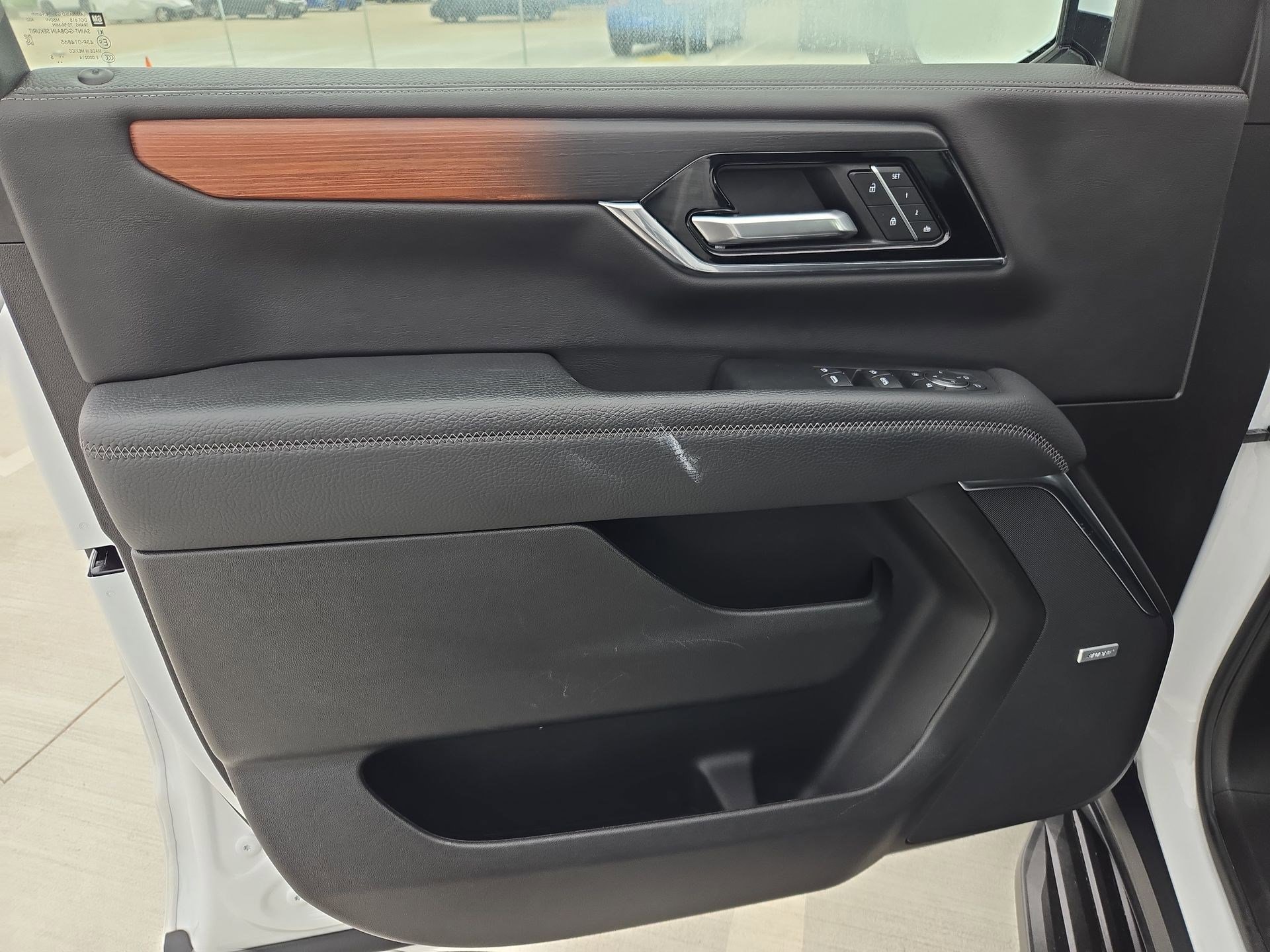 Used 2025 GMC Yukon XL Denali AWD/4WD image 14