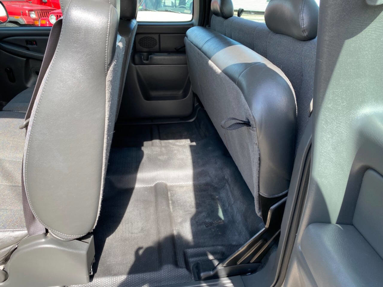 Used 2004 Chevrolet Silverado 1500 W/T image 24