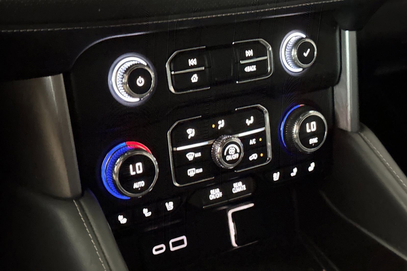 Used 2021 GMC Yukon XL SLT w/ Rear Media and Nav Package image 19
