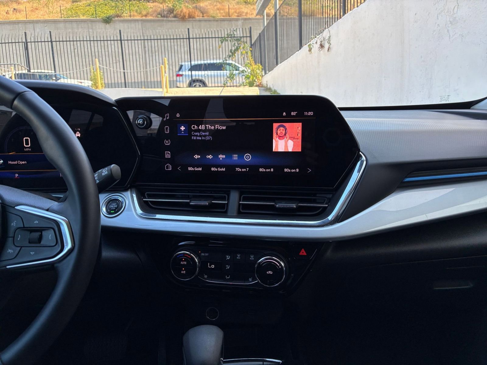 Used 2025 Chevrolet Trax LT w/ LT Convenience Package FWD image 17