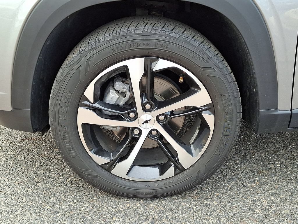 Certified 2024 Chevrolet Trax RS w/ Driver Confidence Package FWD image 12