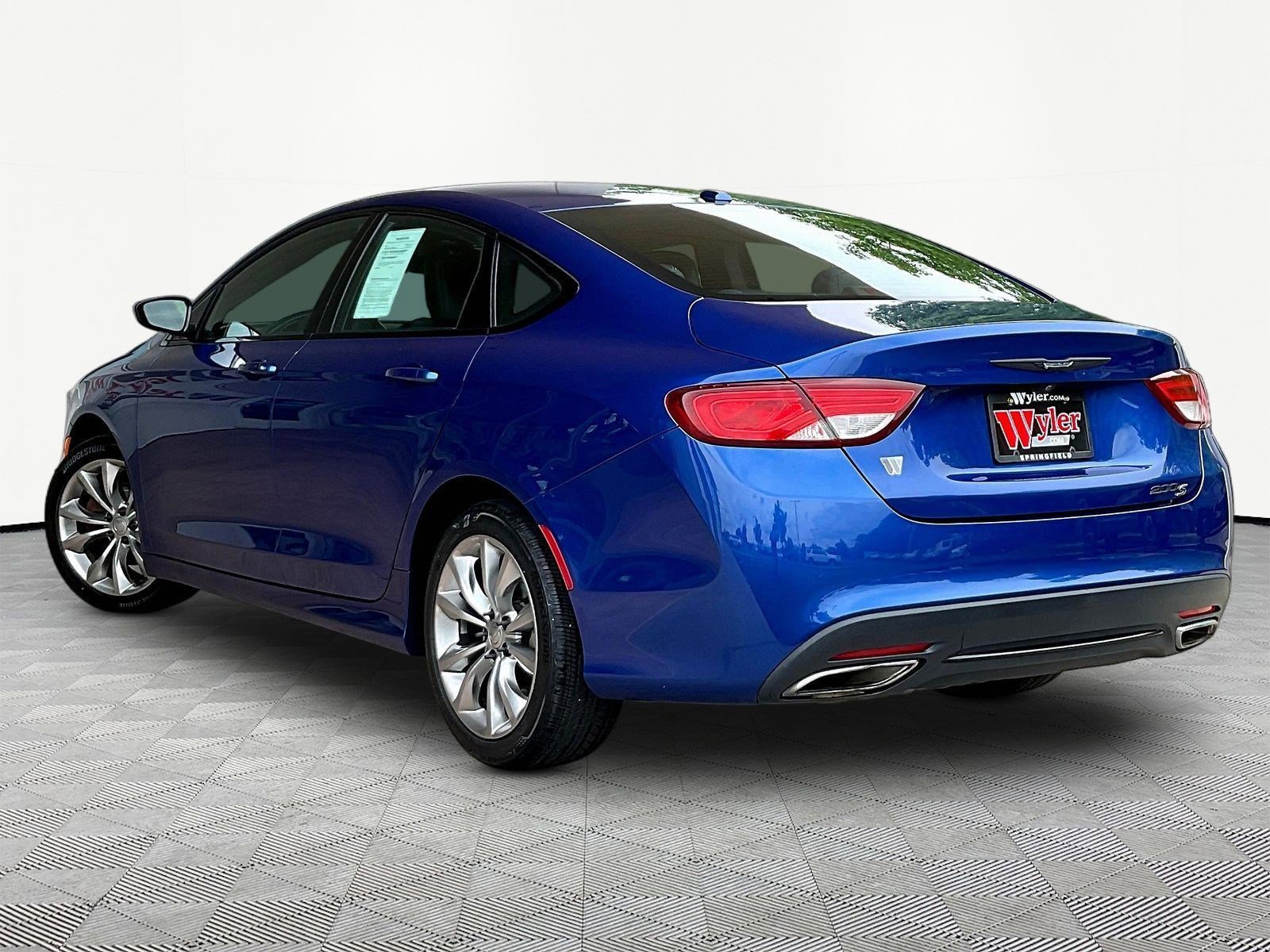 Used 2015 Chrysler 200 S w/ Comfort Group FWD image 4
