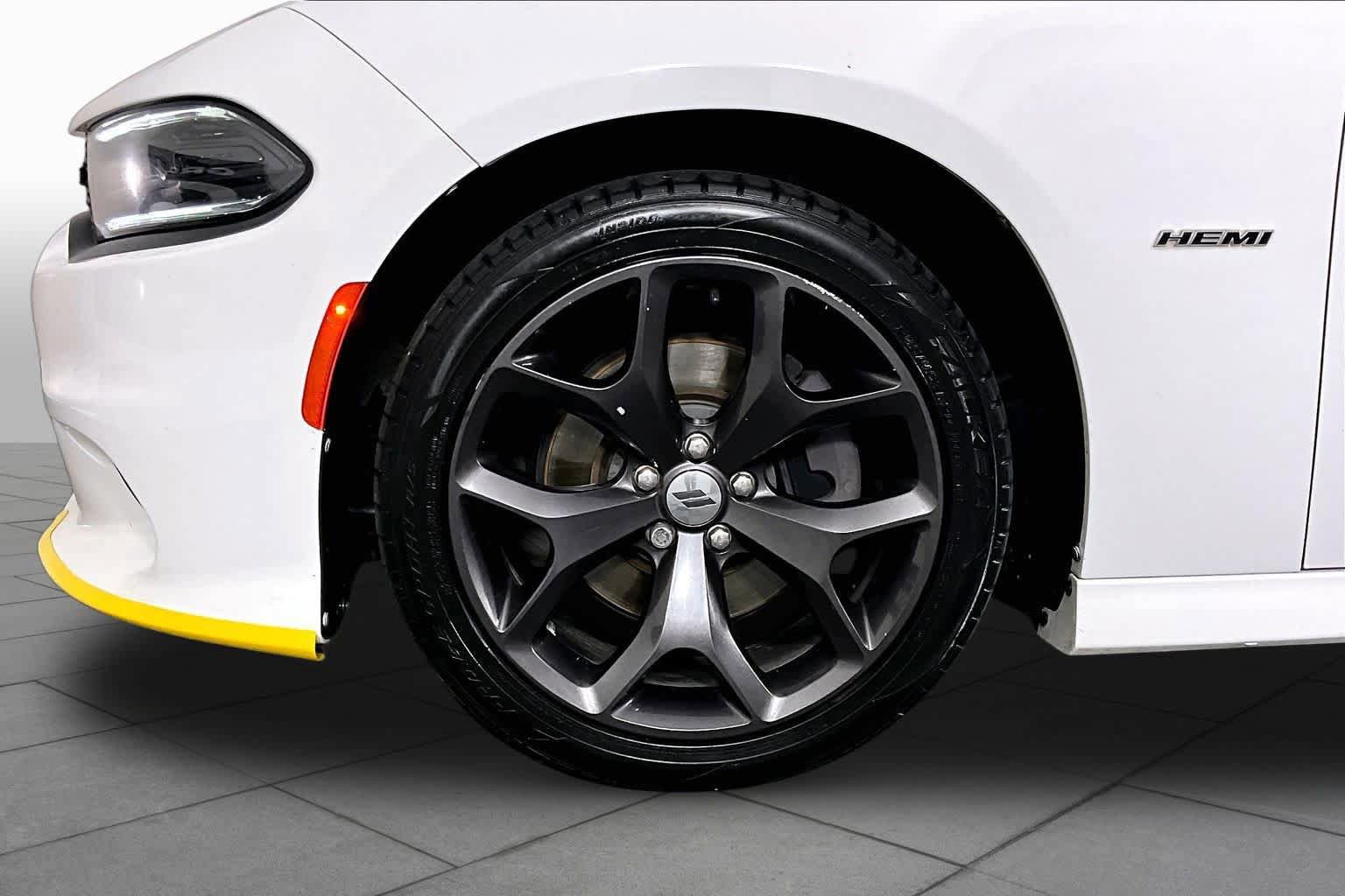 Used 2018 Dodge Charger R/T w/ Plus Group RWD image 11