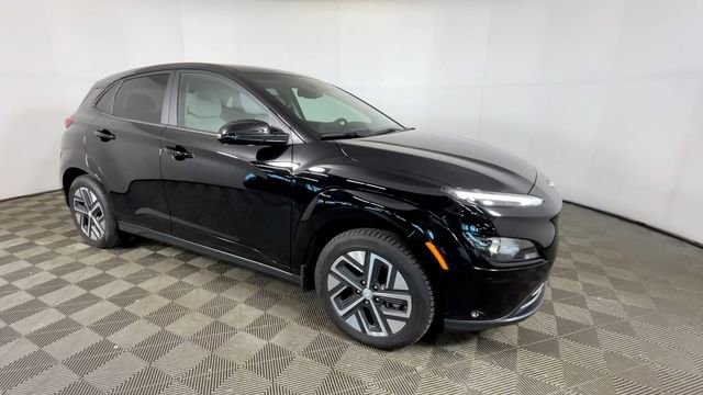 Used 2023 Hyundai Kona SE FWD image 2