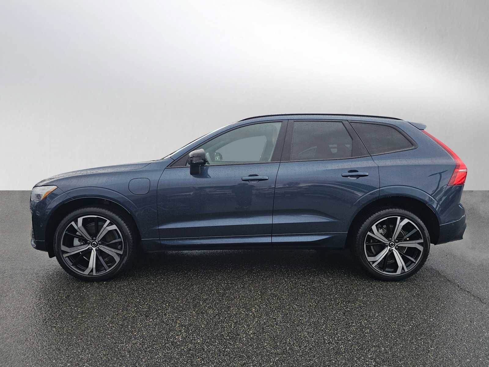 Certified 2025 Volvo XC60 T8 Ultra w/ Protection Package Premier image 6