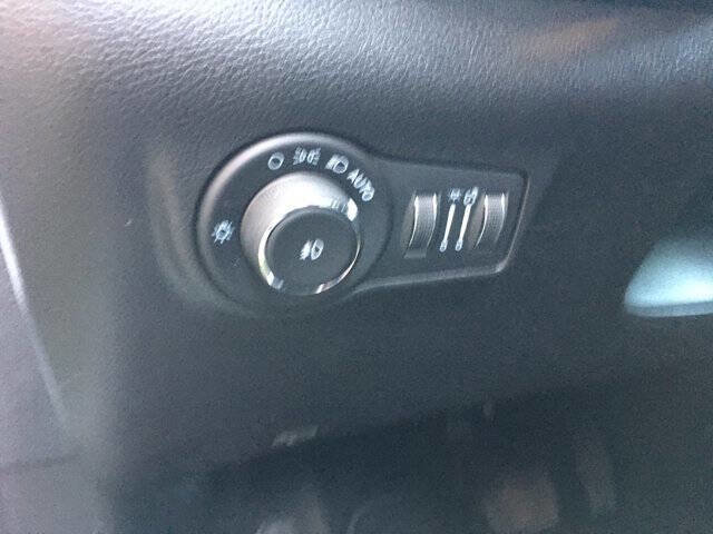 Used 2022 Jeep Compass Latitude image 11