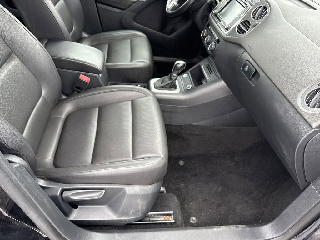 Used 2017 Volkswagen Tiguan S image 12