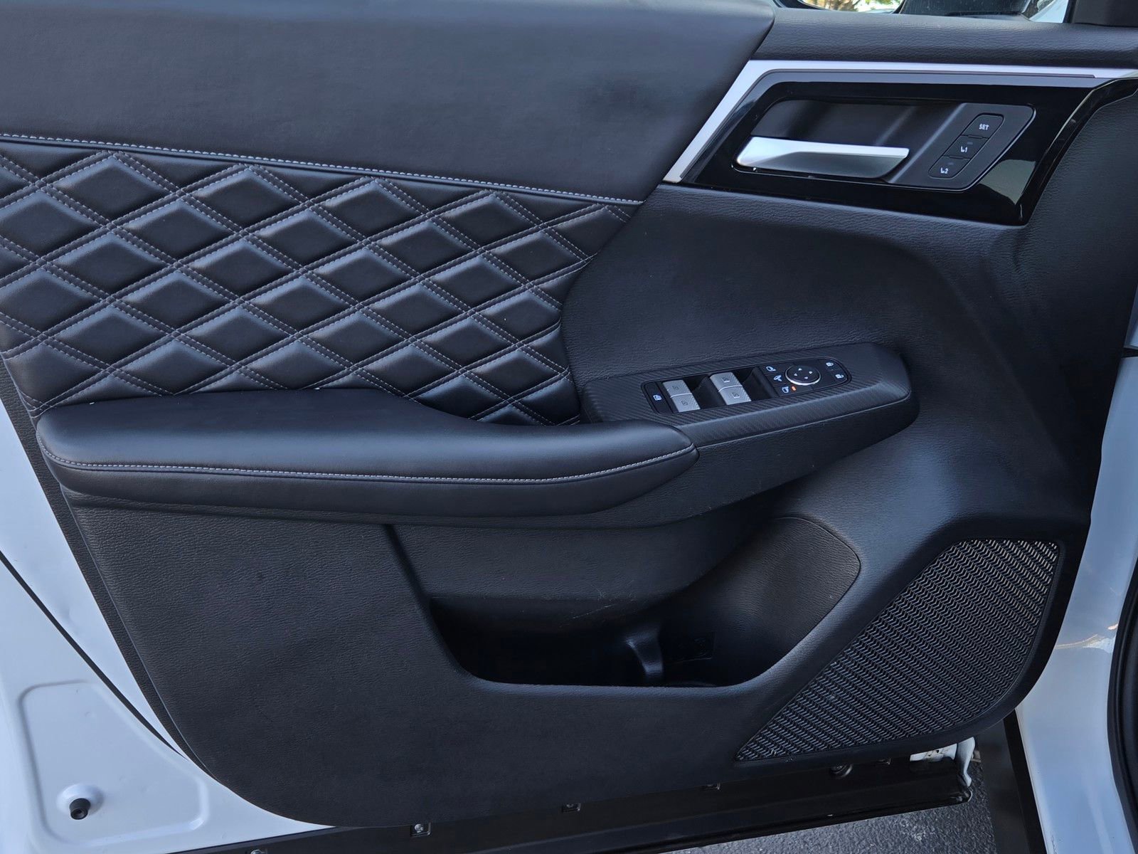 Used 2025 Mitsubishi Outlander SEL Black Edition image 9