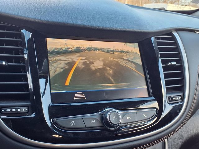 Used 2022 Chevrolet Trax LT w/ LT Convenience Package image 7