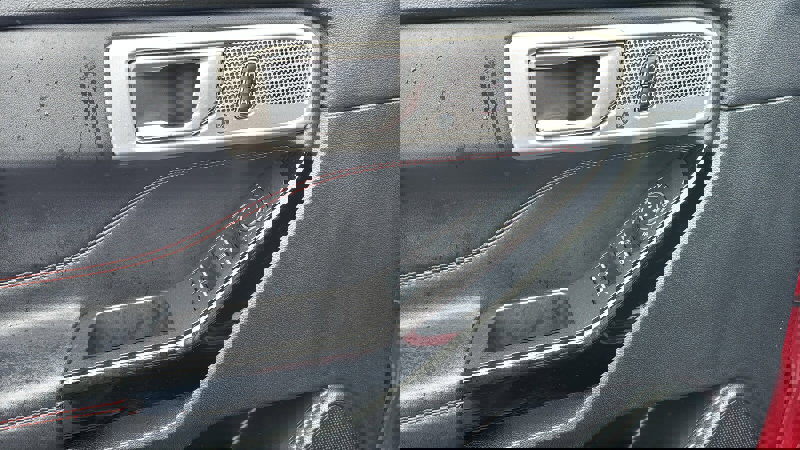 Used 2023 Ford Explorer ST-Line w/ Class IV Trailer Tow Package image 11