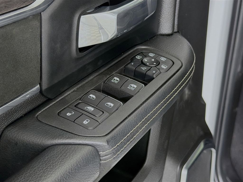 Used 2025 RAM 2500 Laramie AWD/4WD image 22