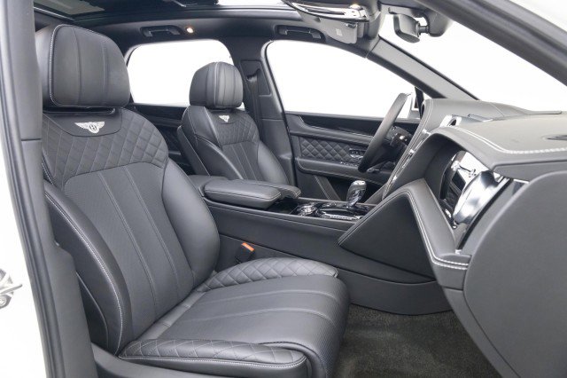Used 2017 Bentley Bentayga image 4