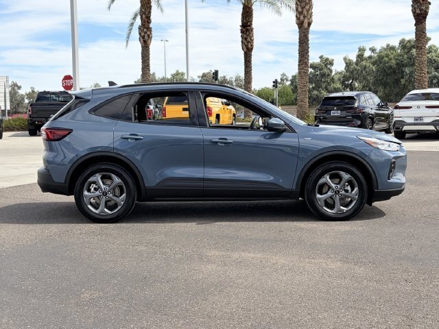 Used 2025 Ford Escape ST-Line Select AWD/4WD image 5