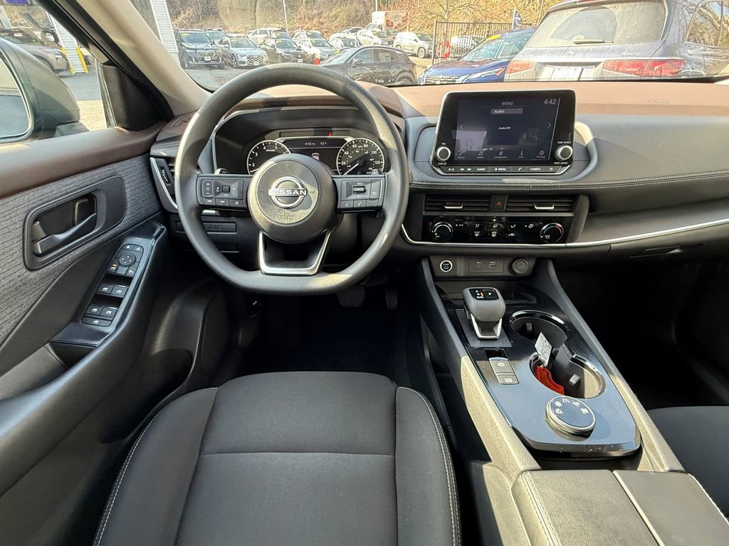 Used 2023 Nissan Rogue S AWD/4WD image 12