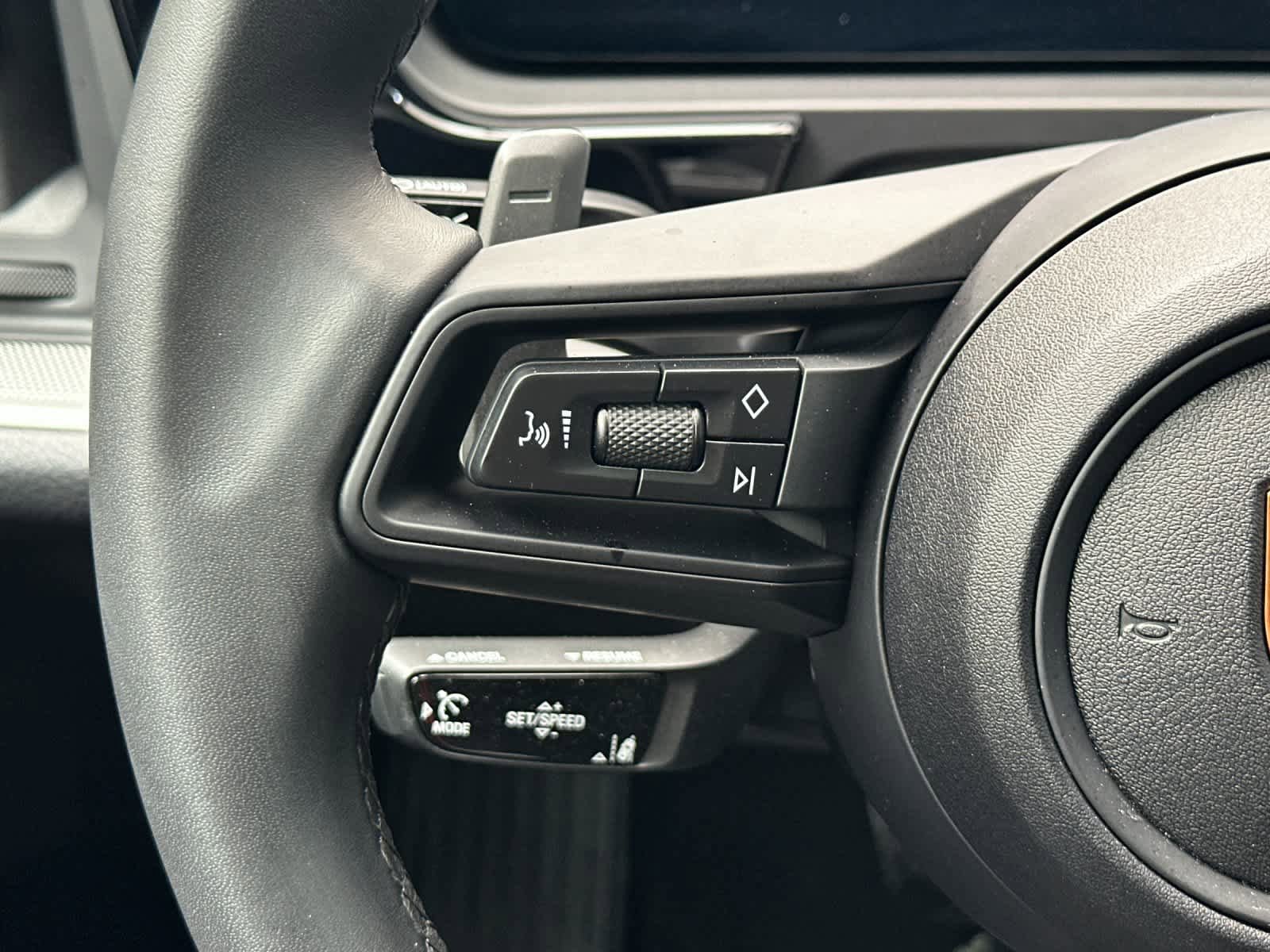 Certified 2025 Porsche Cayenne AWD/4WD image 27