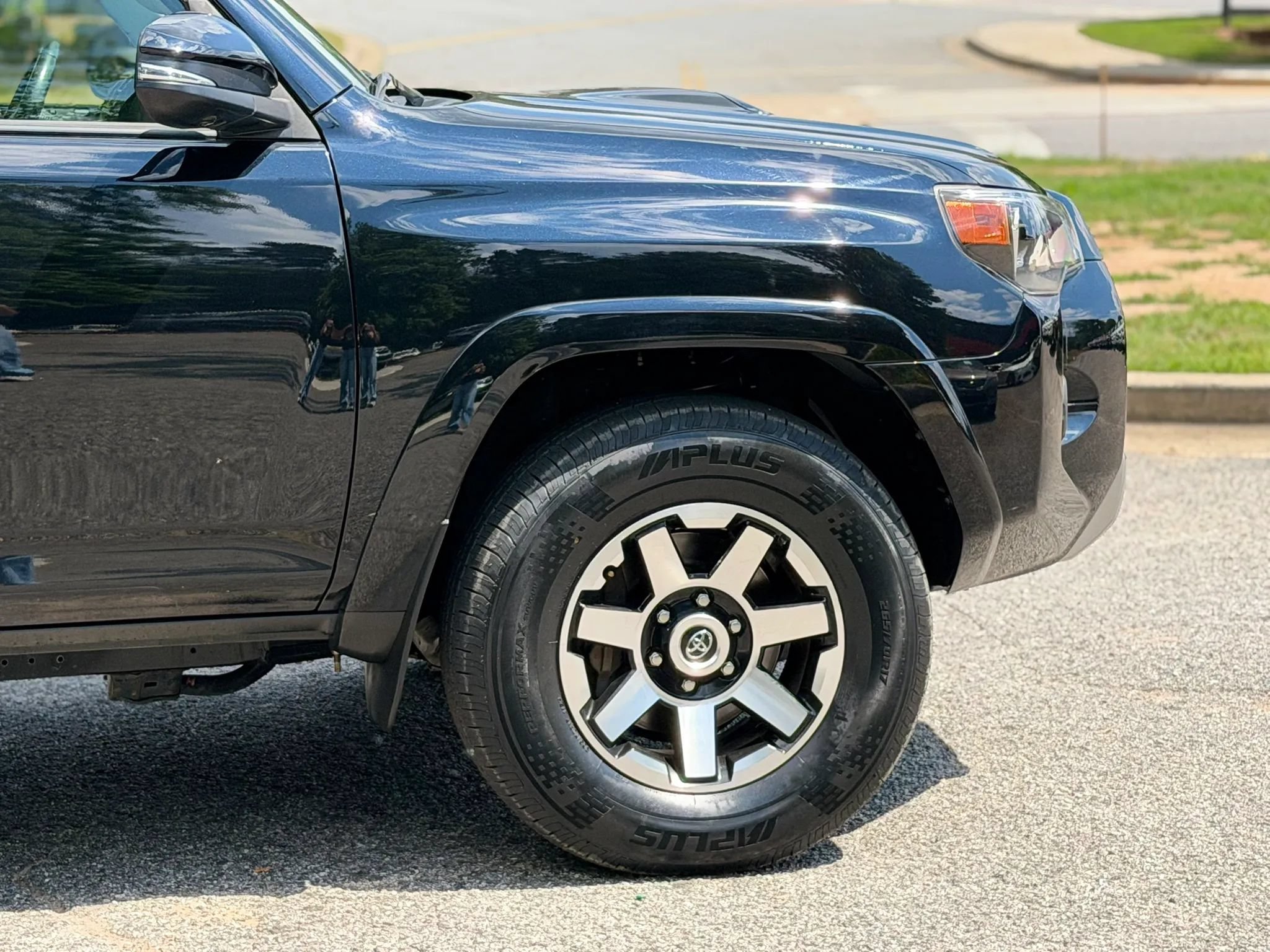 Used 2023 Toyota 4Runner TRD Off-Road Premium w/ Off Road Premium Plus Package AWD/4WD image 5