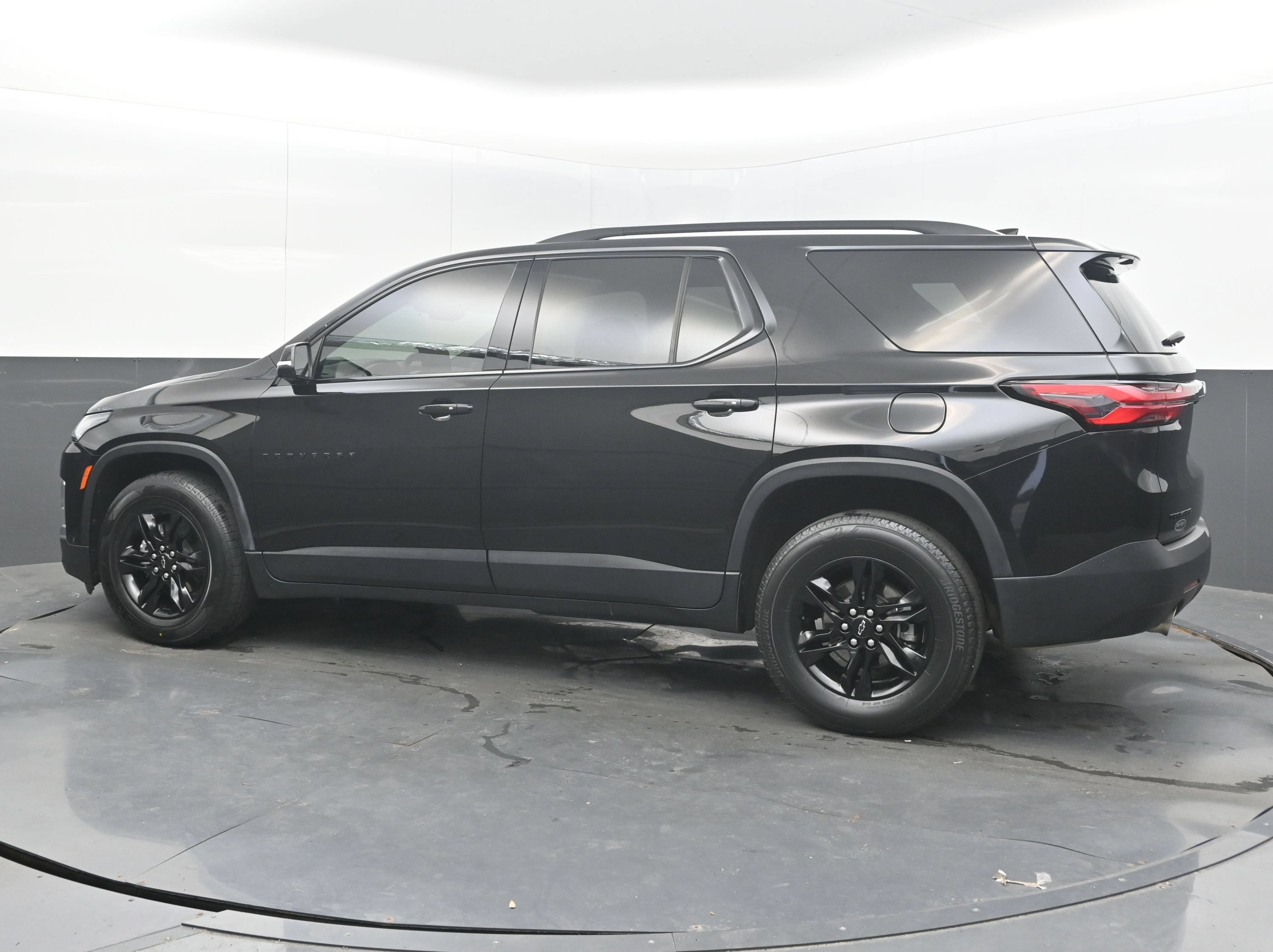 Used 2023 Chevrolet Traverse LT FWD image 7