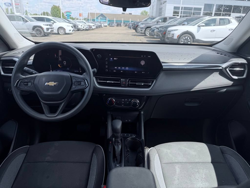 Used 2025 Chevrolet TrailBlazer LT AWD/4WD image 20