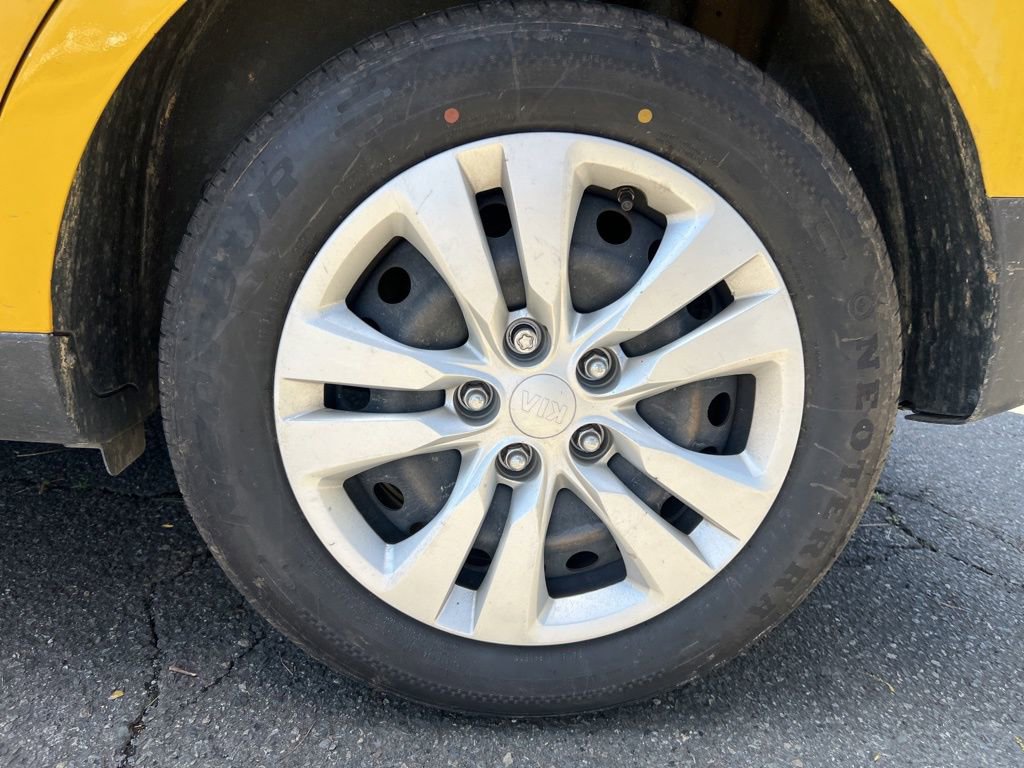 Used 2020 Kia Soul LX image 9