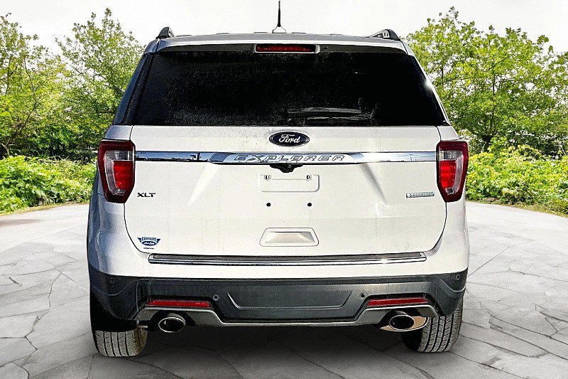 Used 2018 Ford Explorer XLT w/ Equipment Group 201A FWD image 5