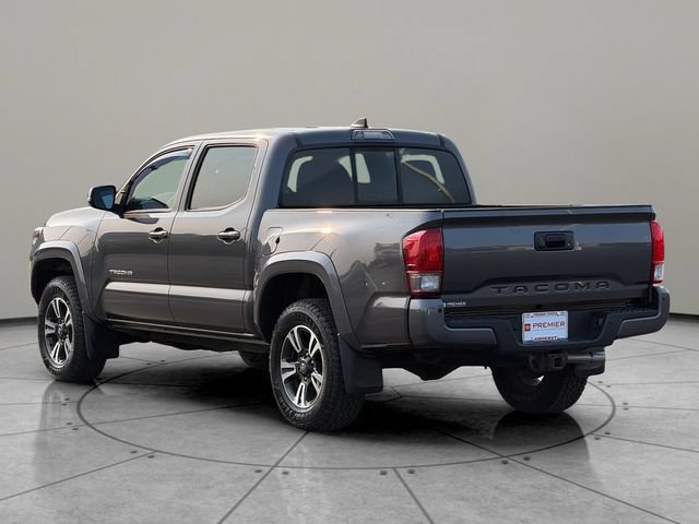 Used 2016 Toyota Tacoma TRD Sport AWD/4WD image 4