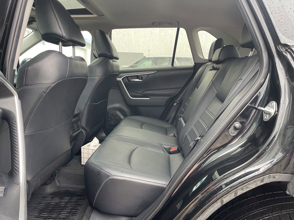 Used 2020 Toyota RAV4 XLE Premium image 10