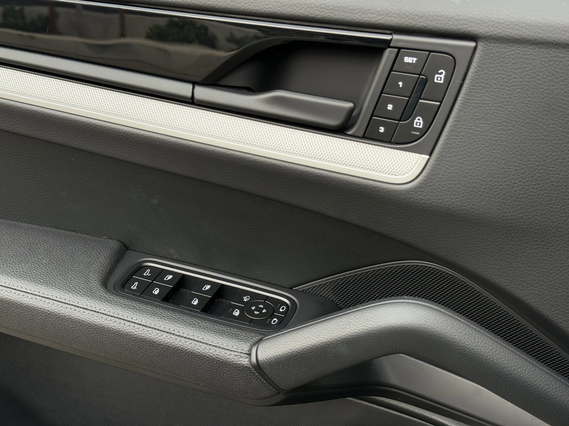 Certified 2024 Porsche Cayenne image 26