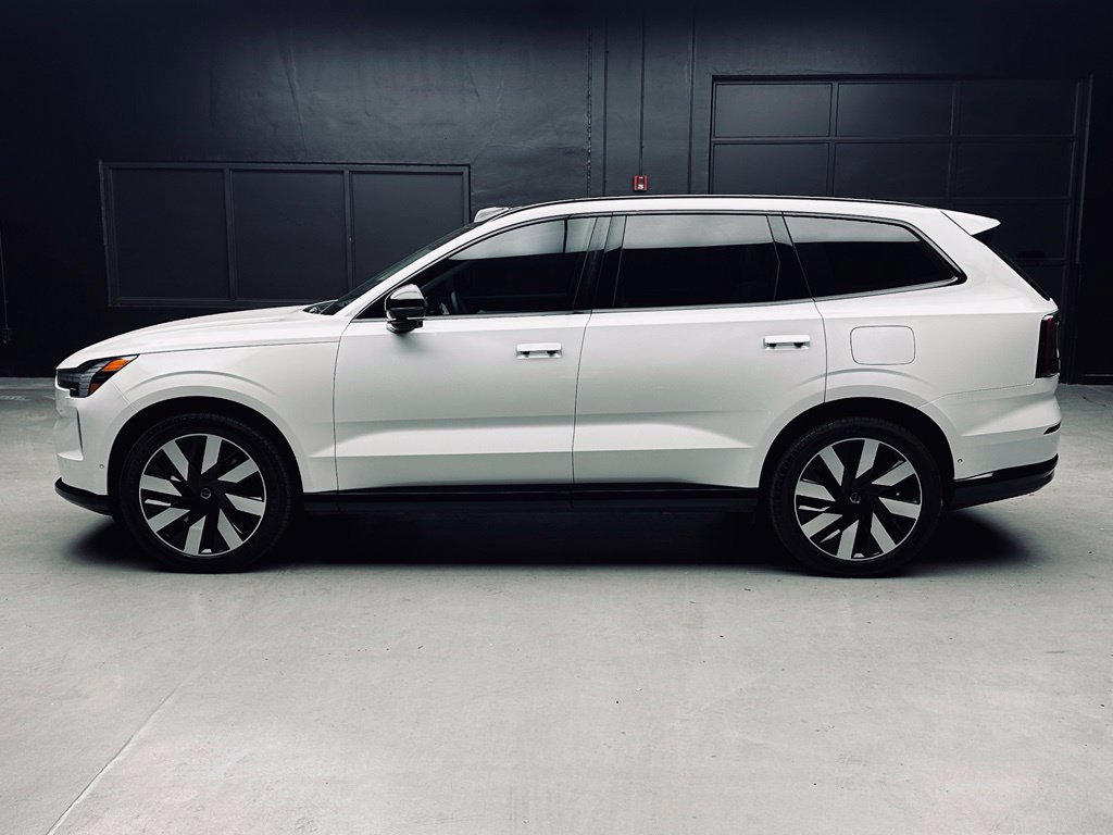 Used 2025 Volvo EX90 Ultra AWD/4WD image 3