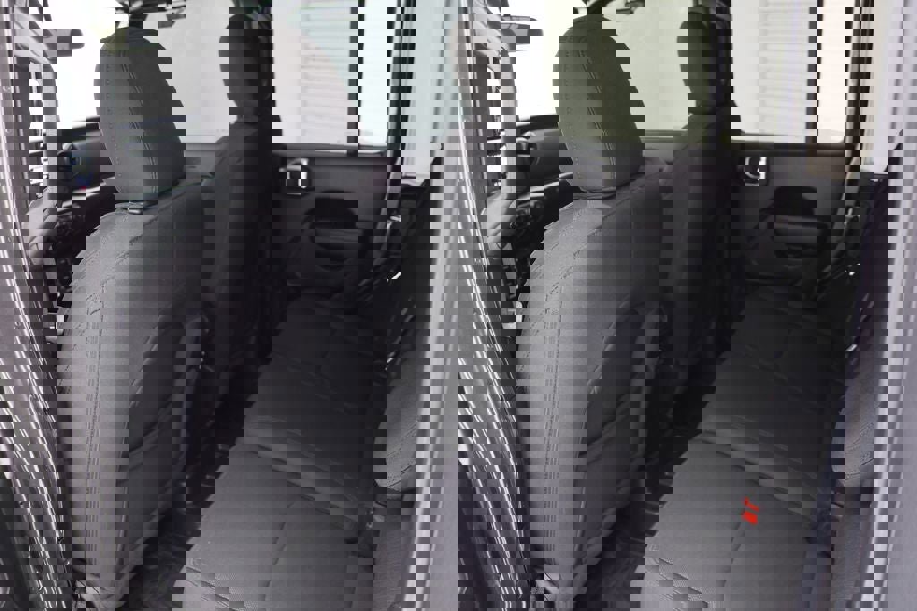 Used 2023 Jeep Wrangler Unlimited w/ Cold Weather Group image 10