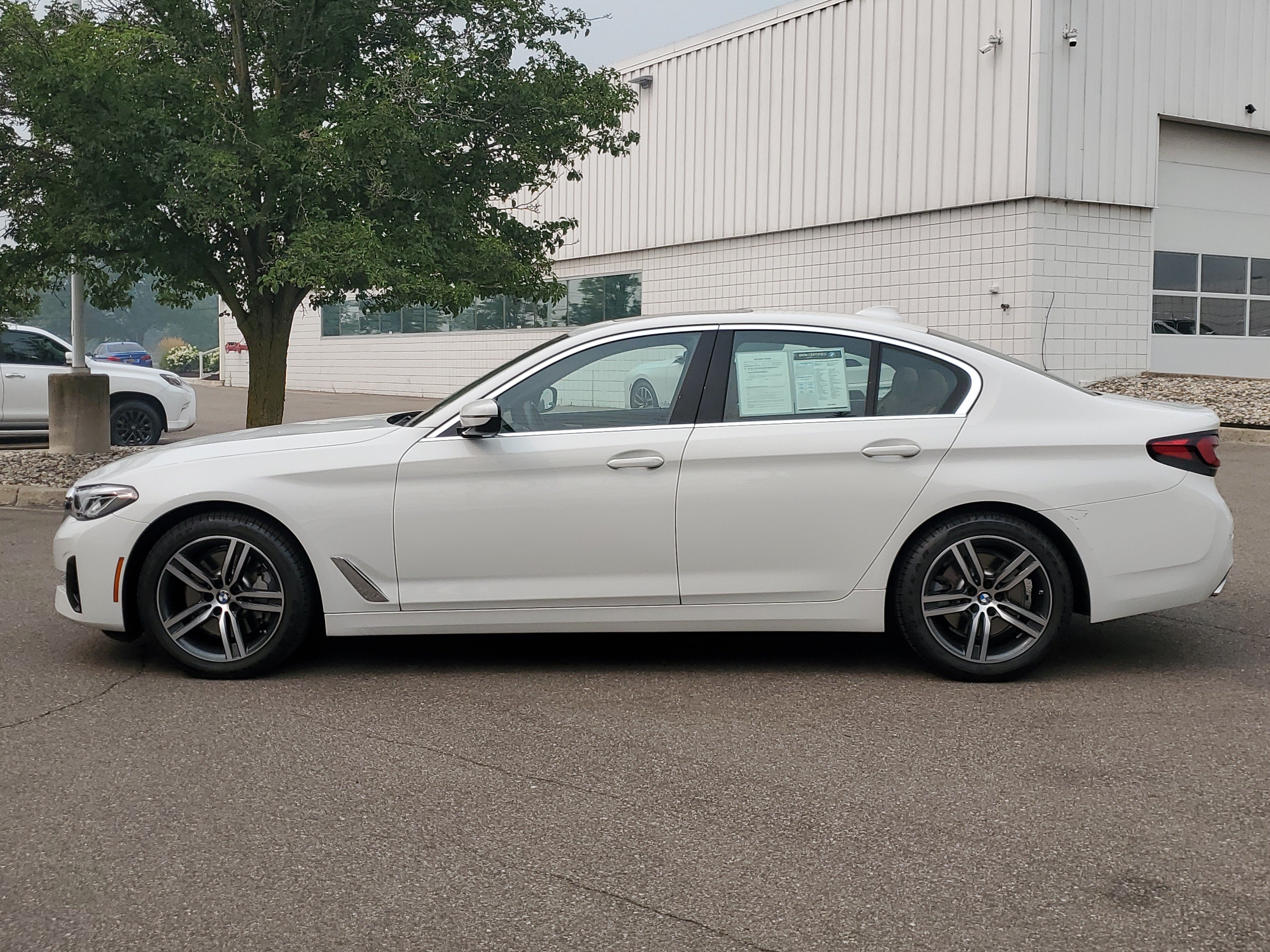 Used 2023 BMW 530i xDrive w/ Premium Package AWD/4WD image 2