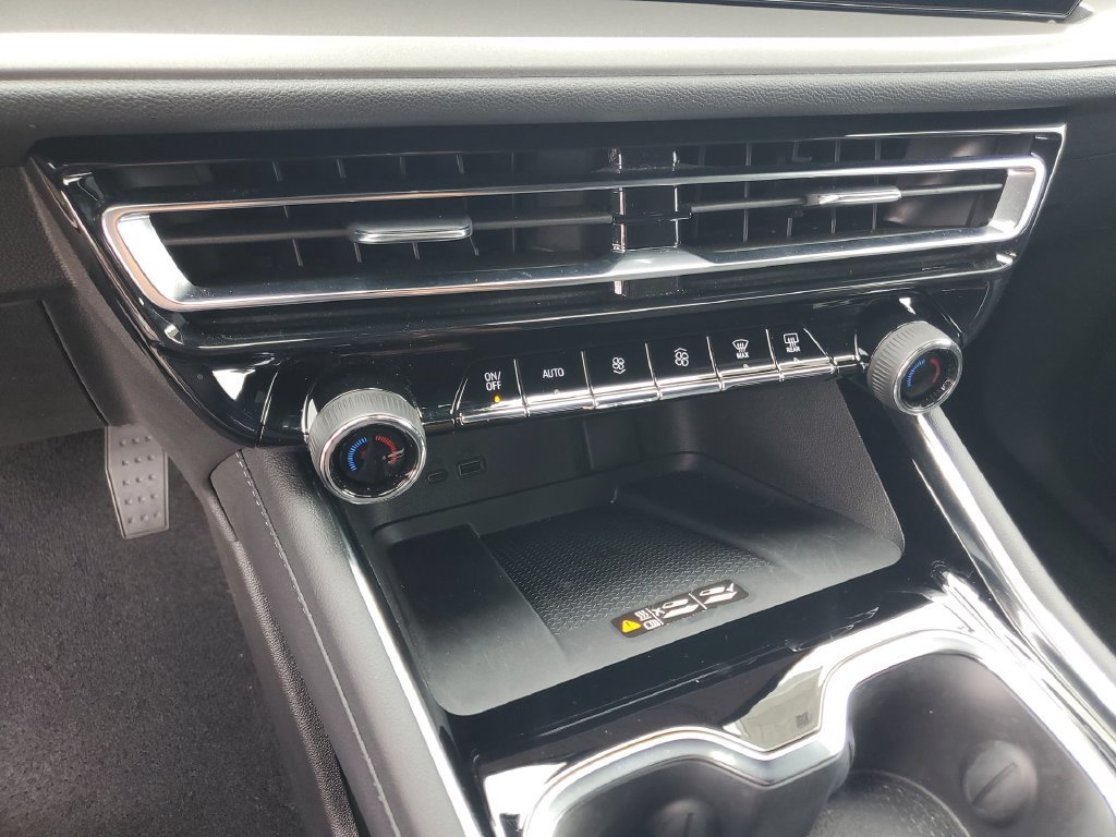 Used 2026 Chevrolet Traverse LT FWD image 34