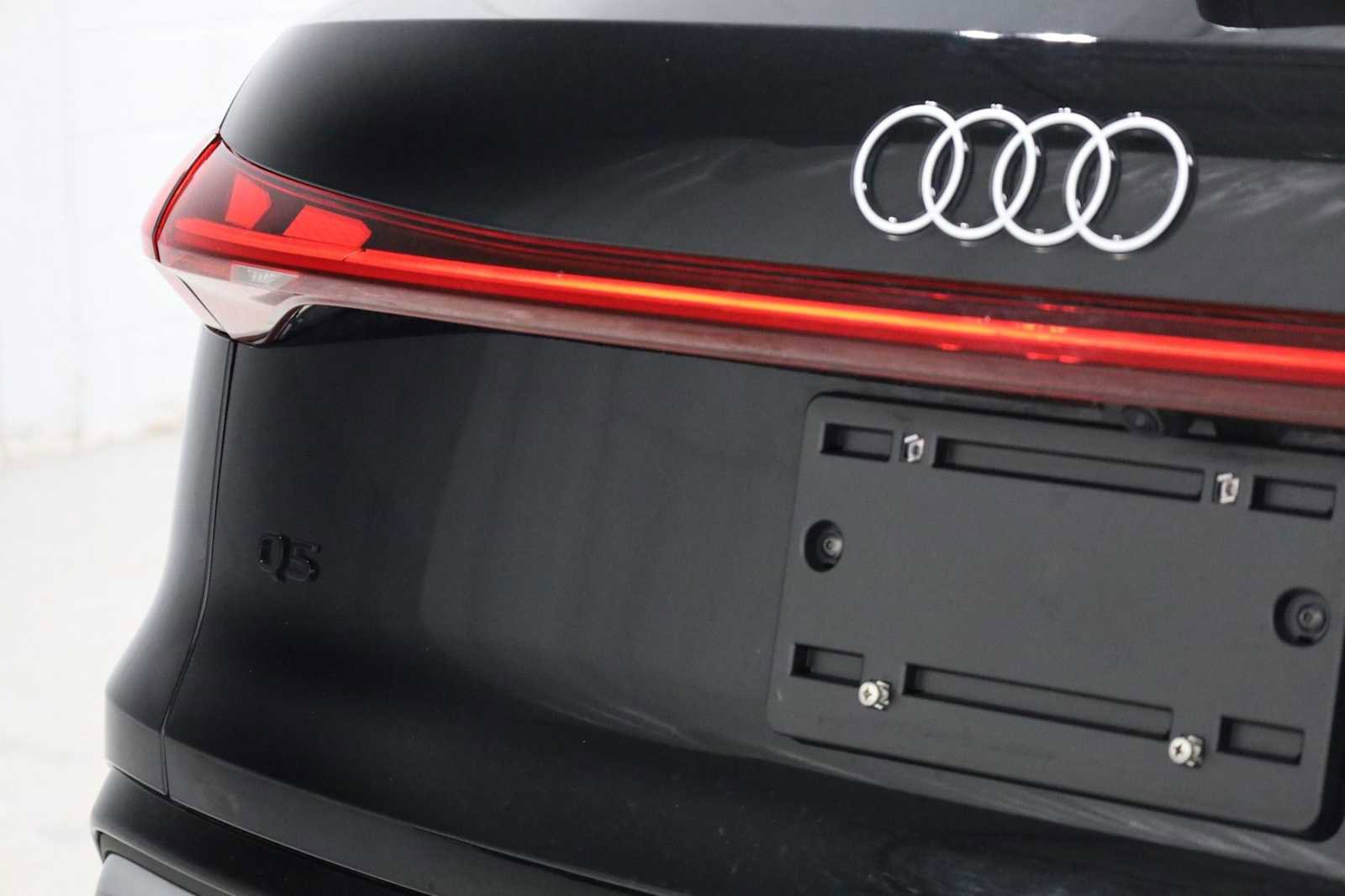 Certified 2025 Audi Q5 Prestige image 8