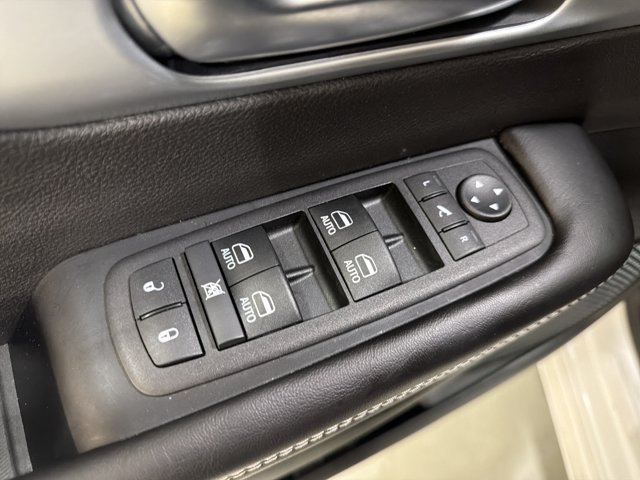 Used 2026 Chrysler Pacifica Limited FWD image 19