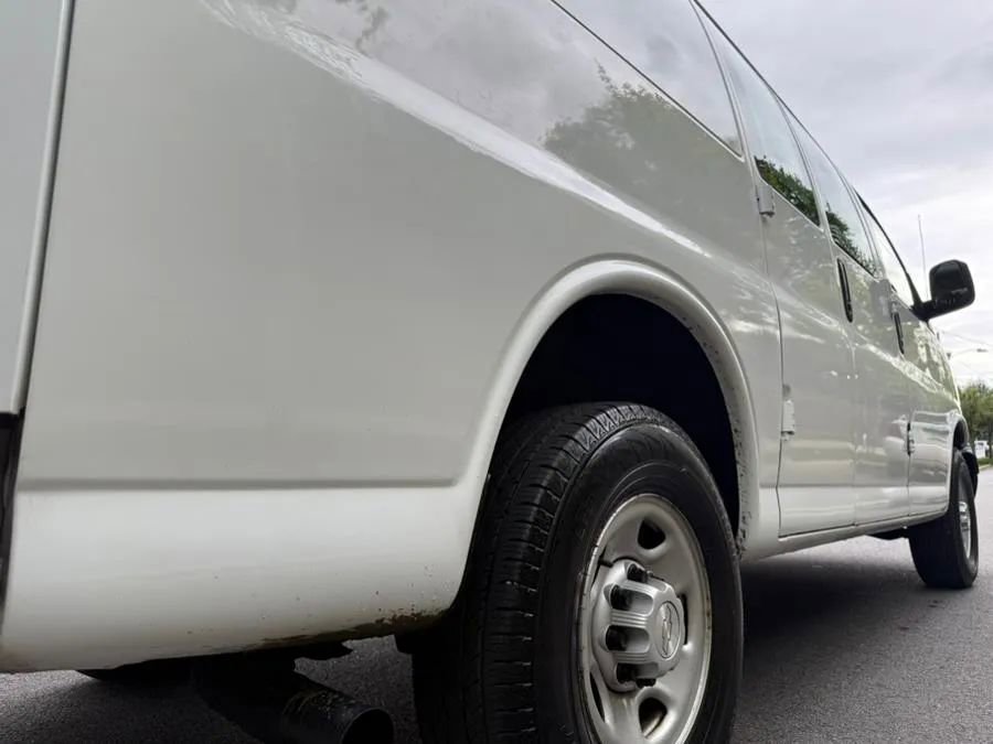 Used 2018 Chevrolet Express 2500 image 15