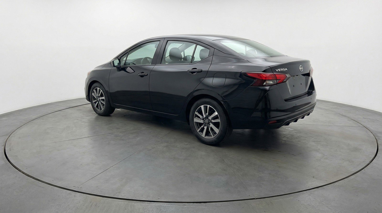 Used 2025 Nissan Versa SV image 6