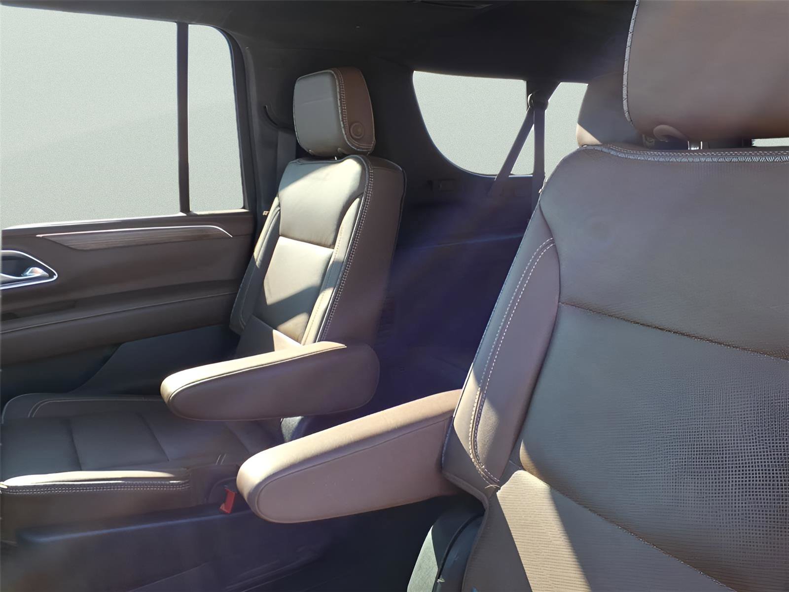 Used 2021 Chevrolet Suburban High Country w/ Premium Package image 27