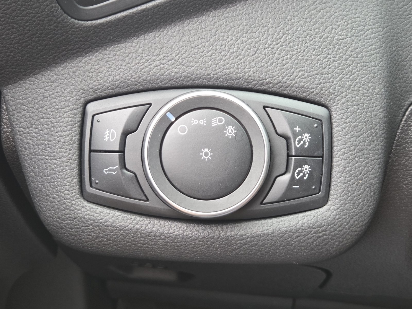 Used 2017 Ford Escape SE w/ SE Cold Weather Package FWD image 8
