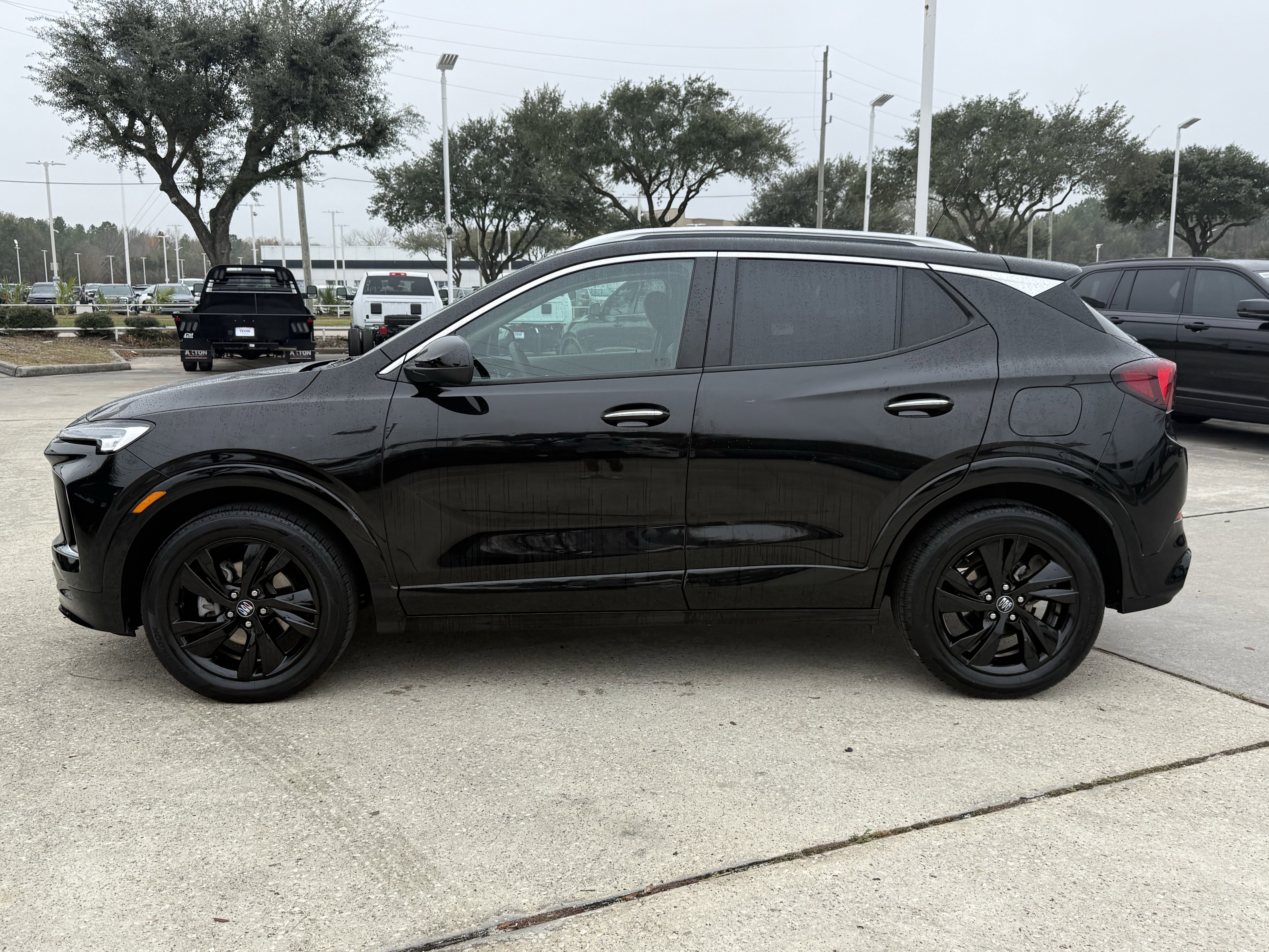 Used 2024 Buick Encore GX Sport Touring image 9