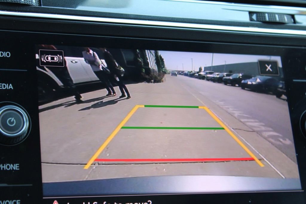 Used 2022 Volkswagen Tiguan SE R-Line image 40