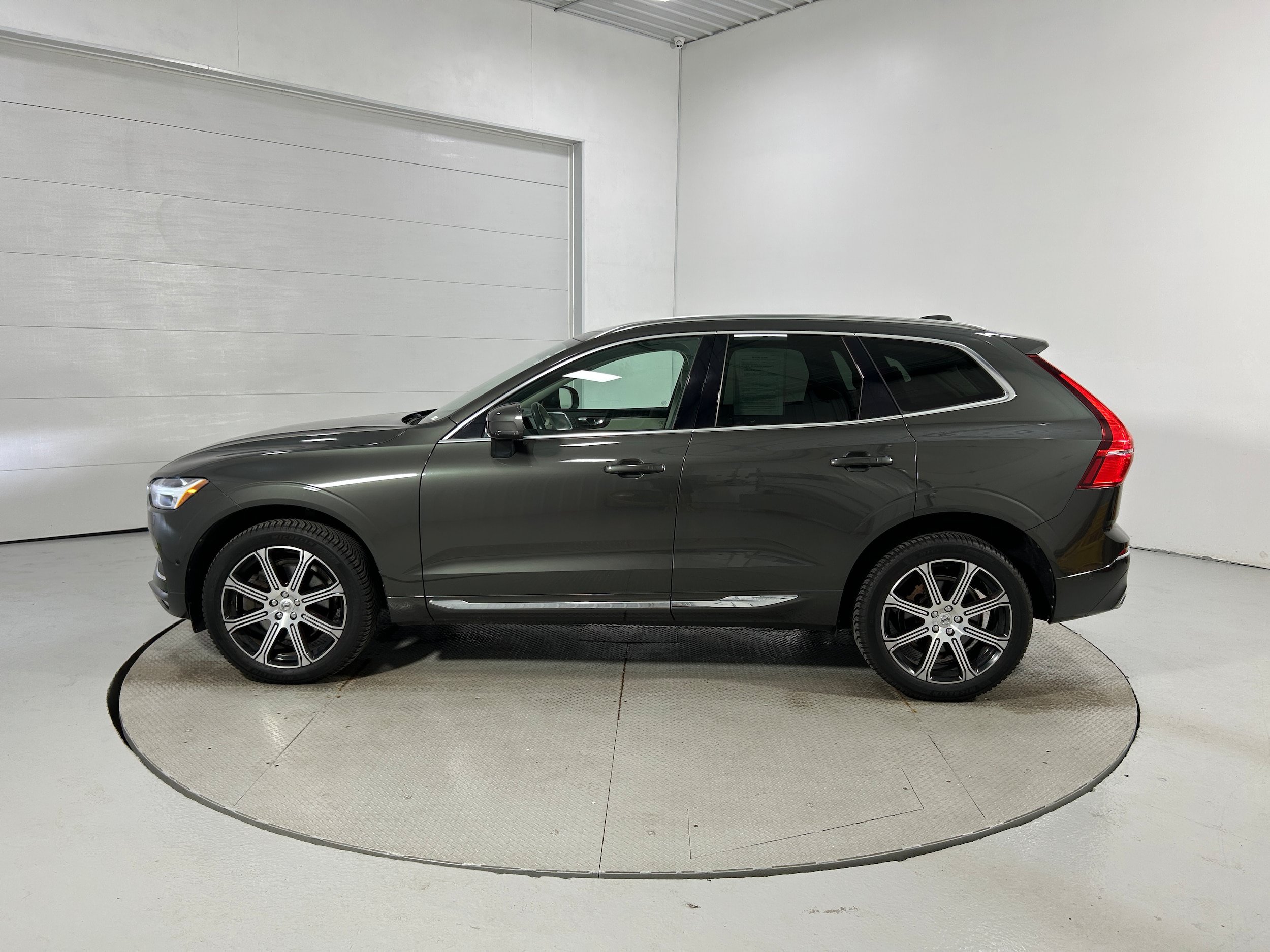 Used 2018 Volvo XC60 T6 Inscription w/ Luxury Seat Package AWD/4WD image 21