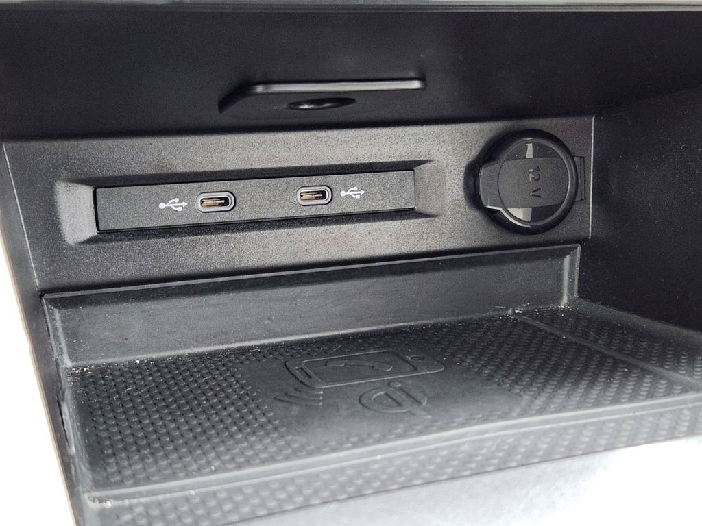 Used 2024 Volkswagen Tiguan SE image 22